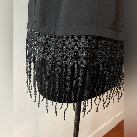 Monteau Los Angeles Black lace/fringe combo sleeveless top, 3 buttons, size L - Picture 2 of 5